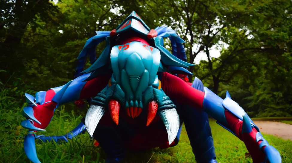 Unrealistically cool Dota Weaver cosplay by kekkuda