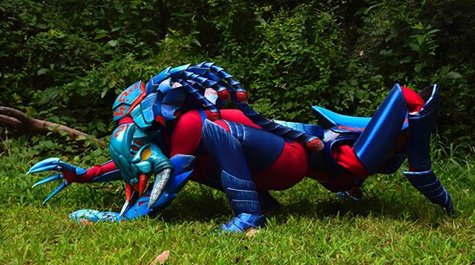 Unrealistically cool Dota Weaver cosplay by kekkuda