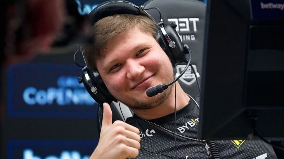 WHO IS BETTER: S1MPLE VS. ZYWOO?