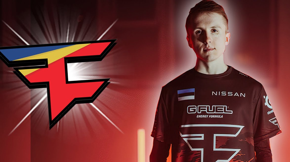 How much does ropz from FaZe Clan earn for a month?