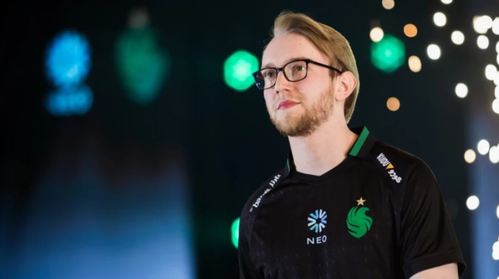 TeSeS Finds Comfort in m0NESY's Support: A Look into Their Dynamic