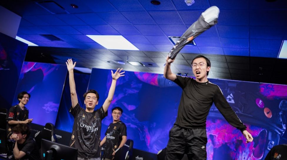 Lynn Vision Triumphs Over B8, Advances to Austin Major Stage 3