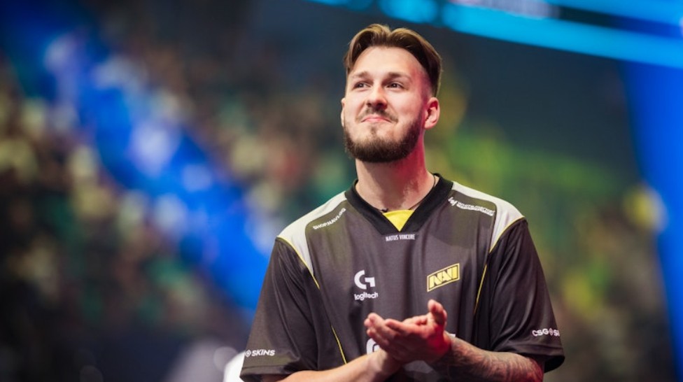 jL Steps Down from NAVI Roster to Take a Break from Competition