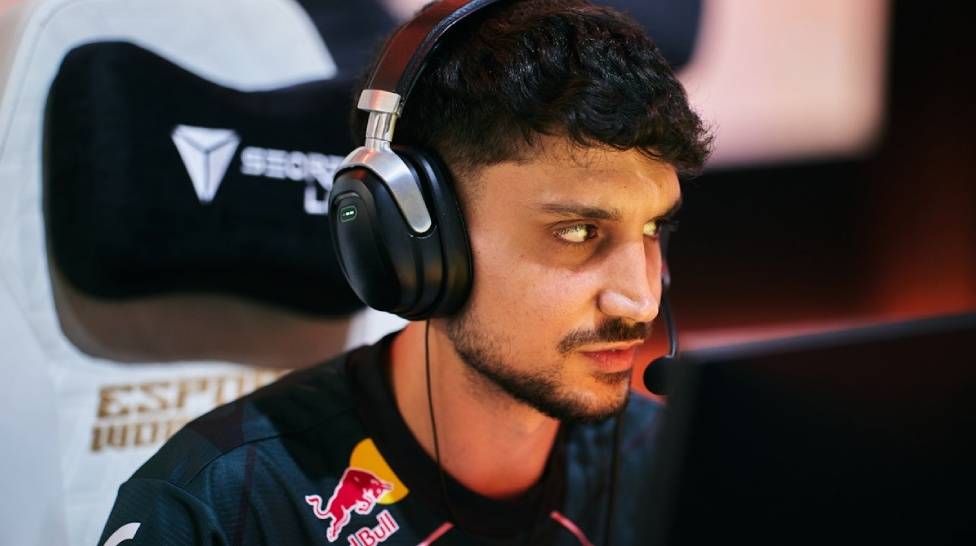 G2 Clinches Spot in EWC Playoffs, Dominating BIG in Decisive Match